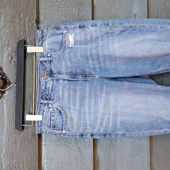 American Eagle AE Ripped Mom Jean sz 10 Women's - Picture 7 of 15